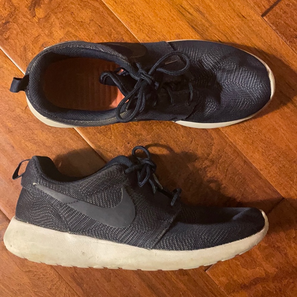 Nike Roshe Sneakers